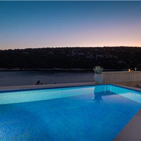 6 Bedroom Waterfront Villa with Pool in Uvala Ljubljeva near Trogir, Sleeps 12-13